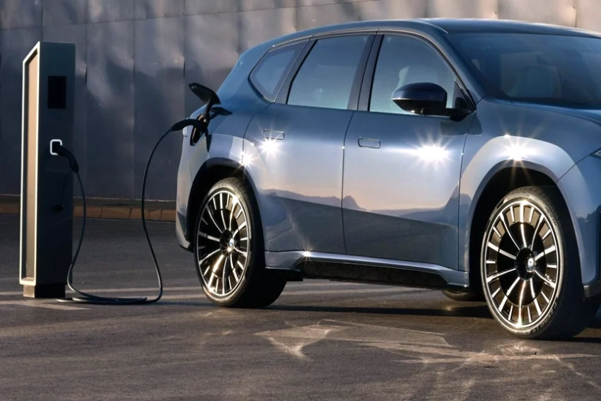 Electric Cars Are Breaking the 400-Mile Barrier